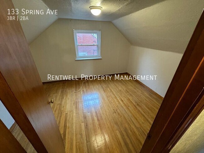Building Photo - 133 Spring Ave