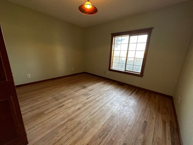 Building Photo - Large Craftsman in the Country