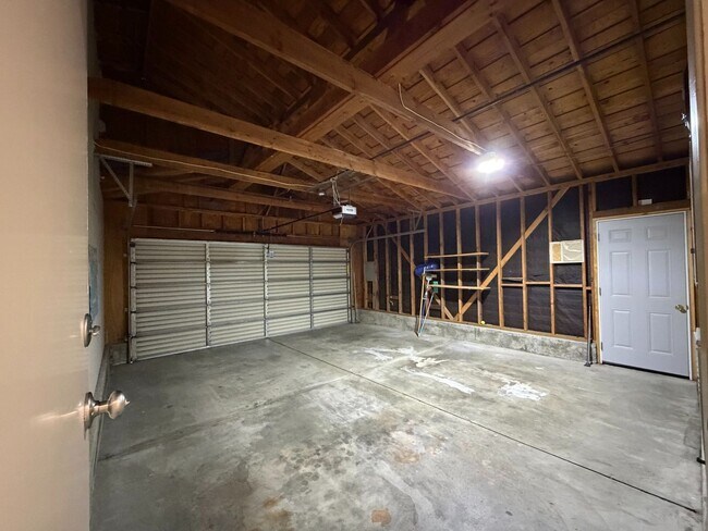 Building Photo - 745 Cedar Dr