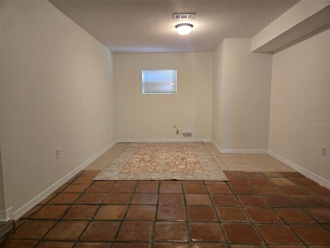 Building Photo - 2115 5th St