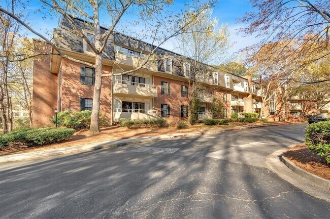 Building Photo - 25109 Plantation Dr NE