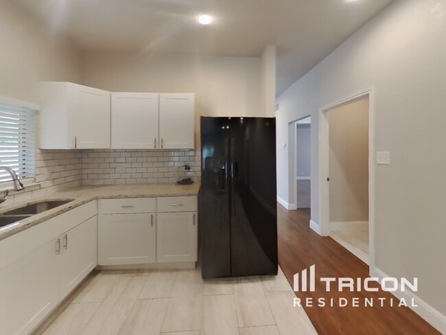 Building Photo - 8755 Ridge Moon Dr