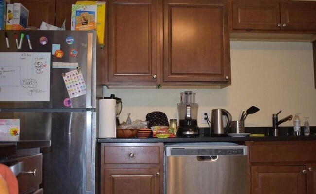 Primary Photo - 4.0 bedroom in Somerville Massachusetts 02144