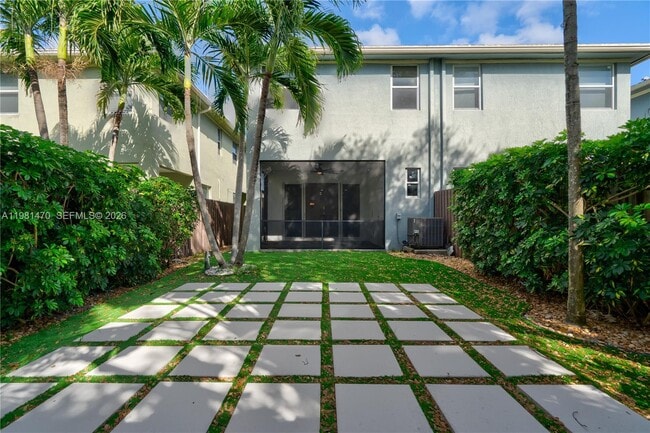 Building Photo - 1139 NE 3rd Ave