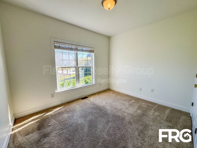 Building Photo - 2426 Pinetops Dr