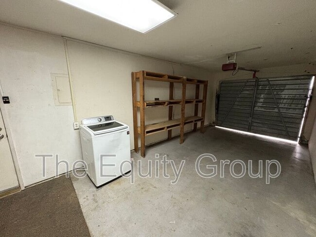 Building Photo - 2038 S Cain St