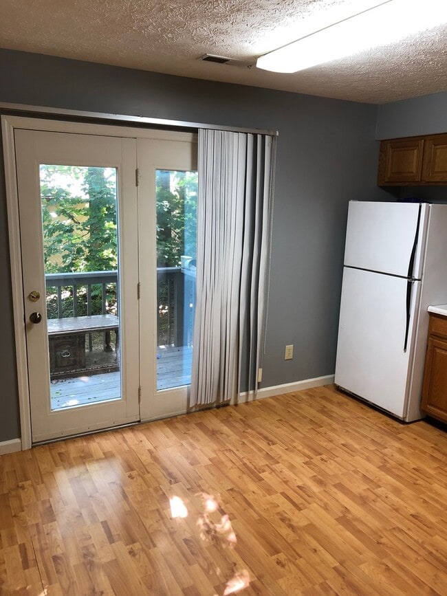 Building Photo - Nice Sherwood Hills Condo