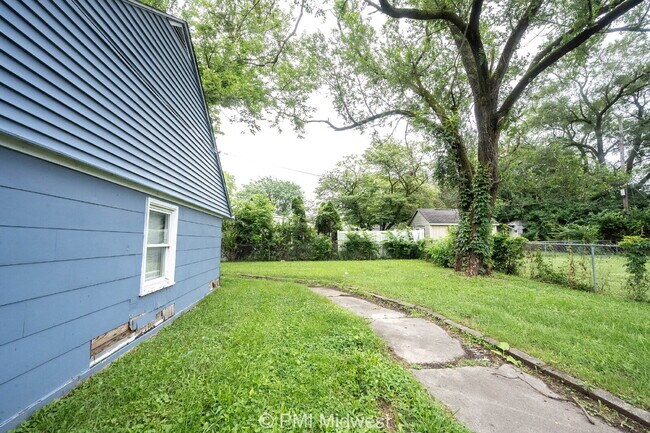 Building Photo - 4923 Barlow Dr