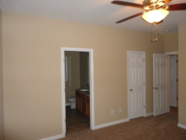 Building Photo - 2488 Somerset Place Dr