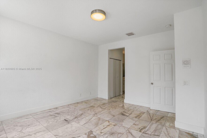 Building Photo - 1126 Golden Cane Dr