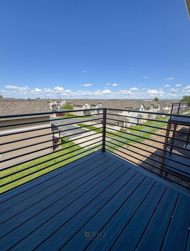 Building Photo - BRAND NEW Pet Friendly 2 bed/ 2 bath apart...