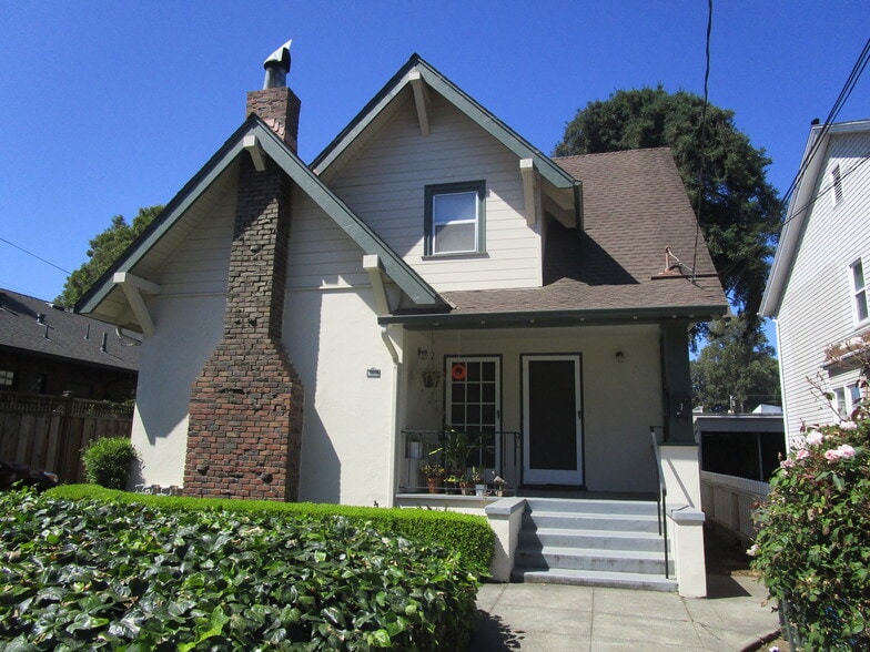 Front entrance - 5 Lorton Ave