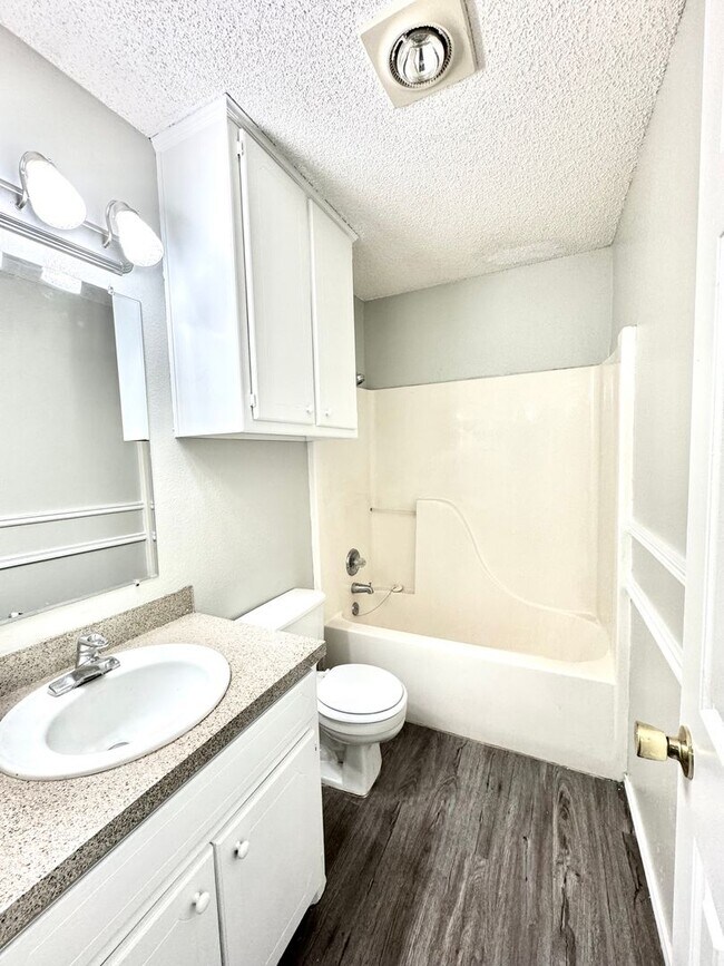 Building Photo - 3 bed 2 bath Large Storage Shed