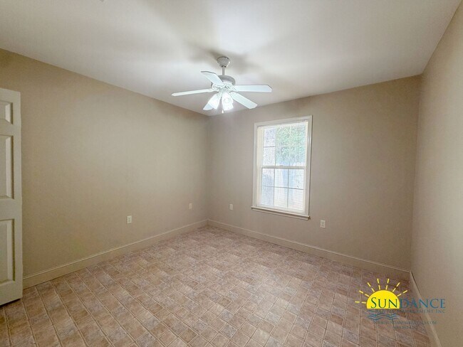 Building Photo - Charming 4BR Home in Fort Walton Beach Near Eglin AFB & Hurlburt Field!