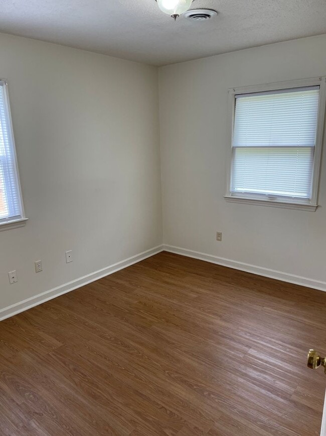 Building Photo - Burlington