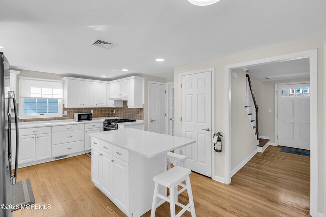 Building Photo - 807 Prospect Ave