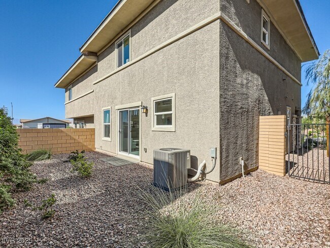 Building Photo - 314 Silva Pl