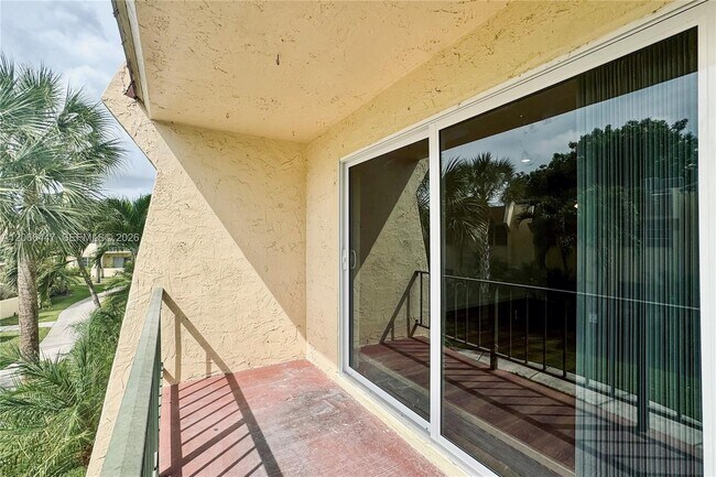 Building Photo - 13898 SW 90th Ave