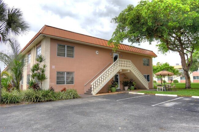 Building Photo - 9 NE 19th Ct