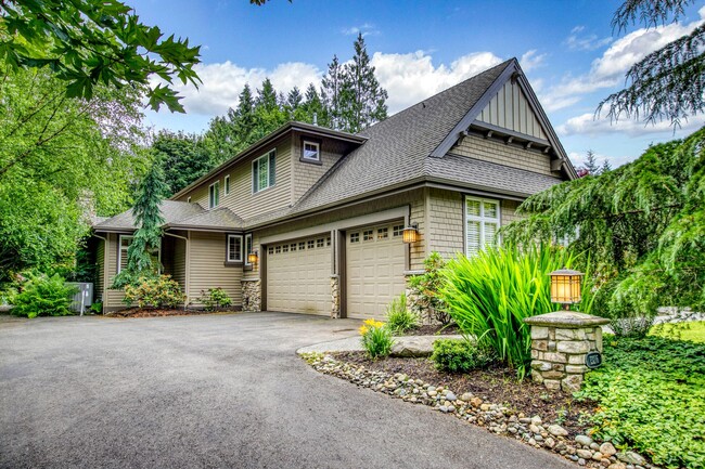 Building Photo - Gorgeous Large Home on North End of Island