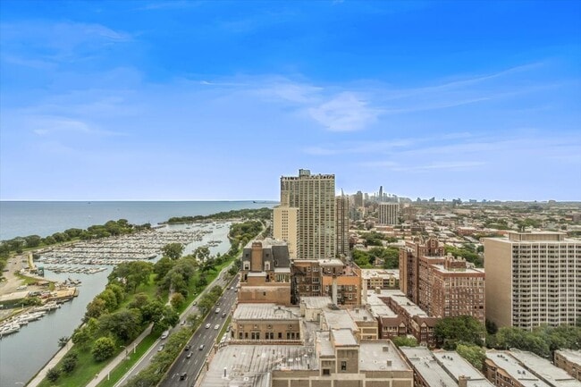 Building Photo - 3550 N Lake Shore Dr