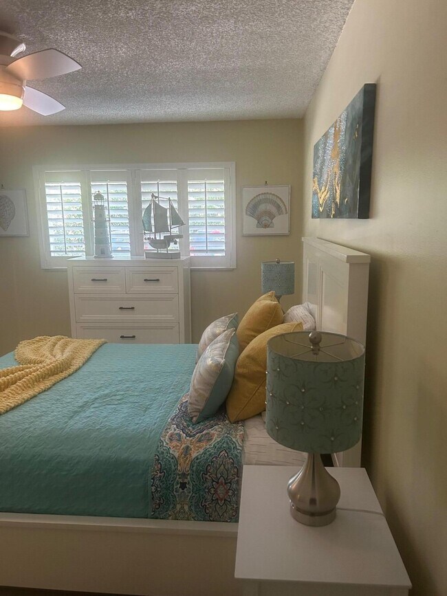 Building Photo - 207 Tropic Isle Dr