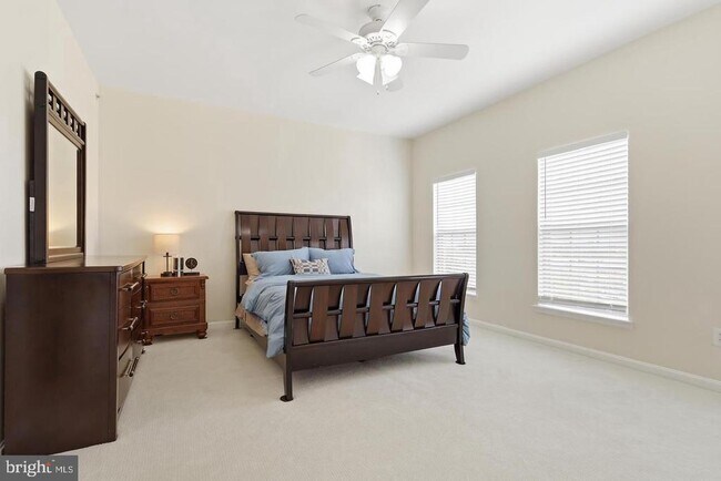Building Photo - 7931 Crescent Park Dr