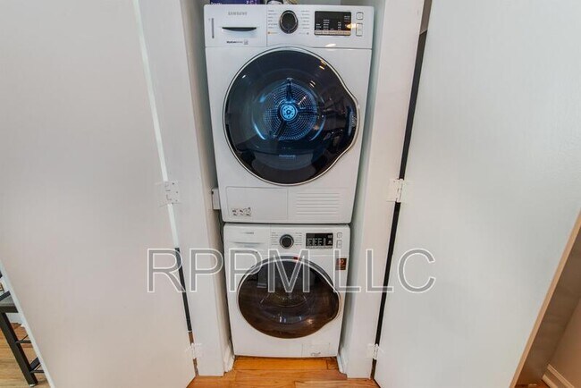 Building Photo - 146 Sussex St