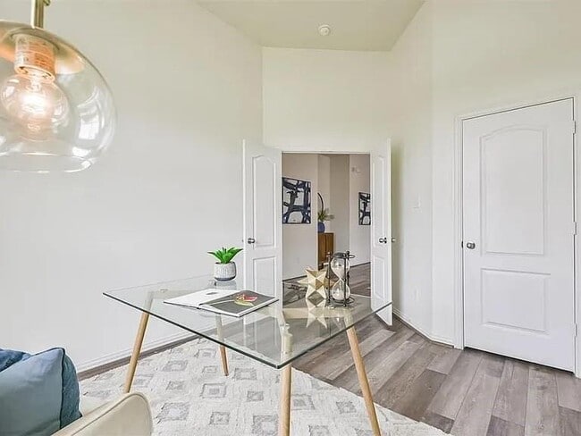 Building Photo - 2125 Sand Ridge Dr