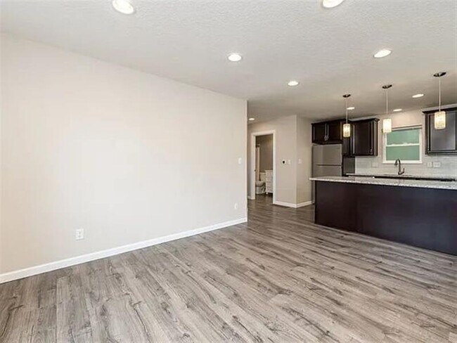 Building Photo - BEAUTEOUS HOME