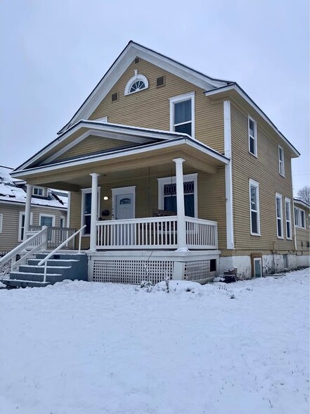 Building Photo - 1107 E Augusta Ave