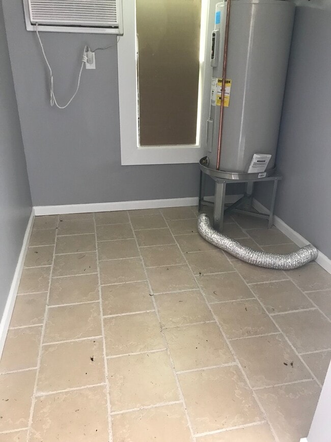 Building Photo - 2 Bedroom,  Renovated, Energy Effecient, Home for Rent