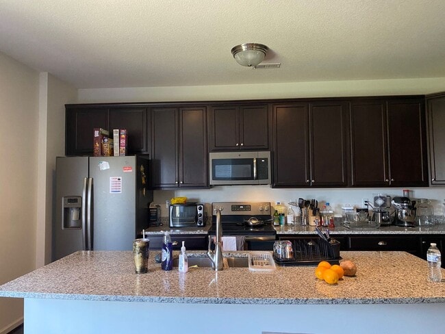 Building Photo - Welcome home to this beautiful 4-bedroom h...