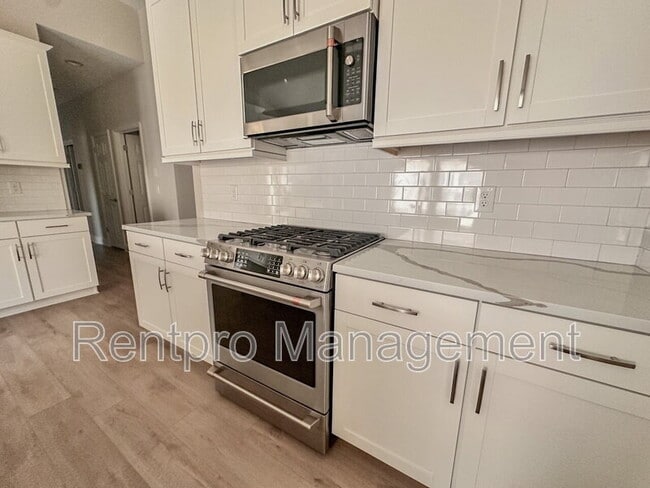 Building Photo - 12488 Oak Hill Way