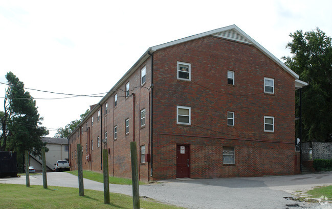 Building Photo - The Eight-Ten Apartments