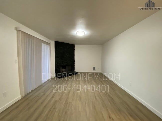 Building Photo - Bottom floor Condo with W&D hookups in Federal Way, Utilities Included!