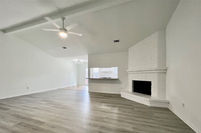 Building Photo - 947 Grand Jct Dr