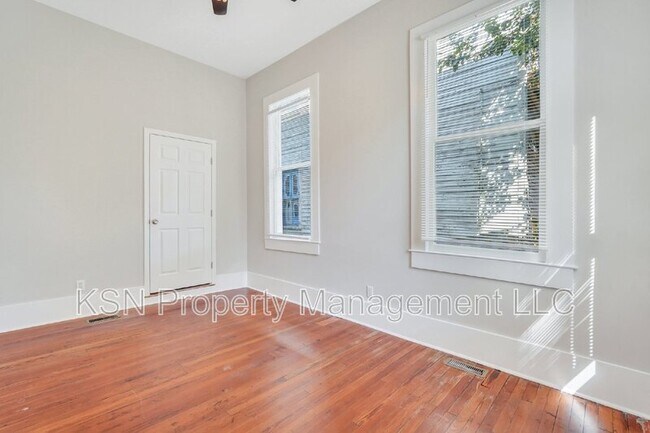 Building Photo - 309 W 33rd St