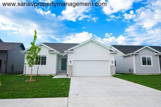 Building Photo - "Modern Comfort Meets Convenience: Your Ideal Home in Waukee"