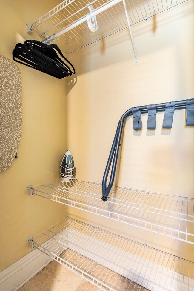 Building Photo - 509 S Willow Ave