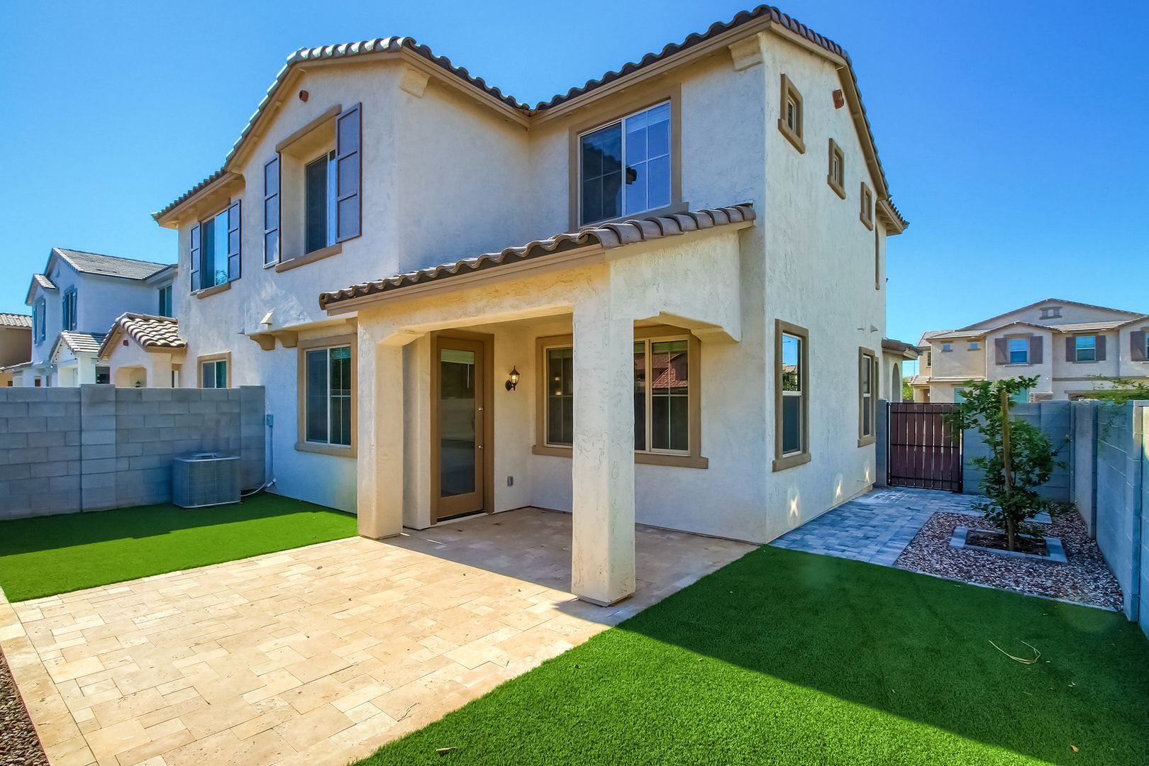 Building Photo - 905 S Canal Dr