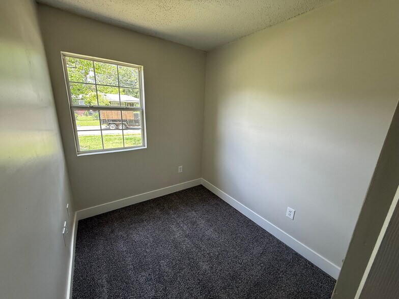 Building Photo - 1602 Cadillac Dr