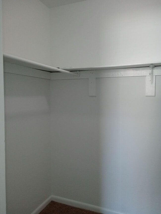 Building Photo - 3 Bedrooms, 2.5 Bathrooms Condo Rental