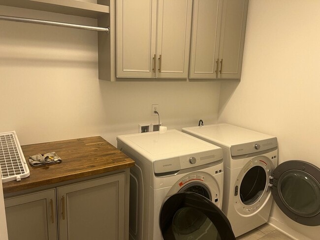 Building Photo - Must See Home In Madison City!