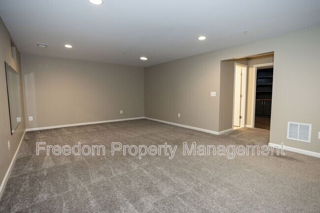 Building Photo - 2425 Morgans Point Dr