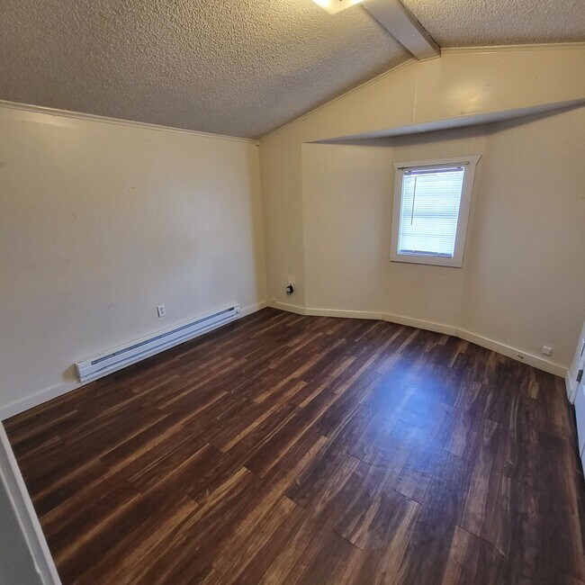 Building Photo - 636 S Roosevelt Rd Q