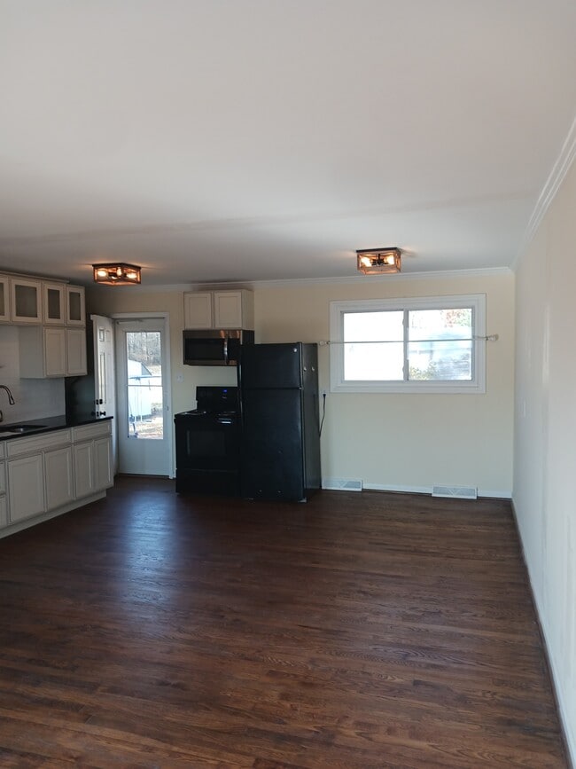 Building Photo - 7992 Lester Rd