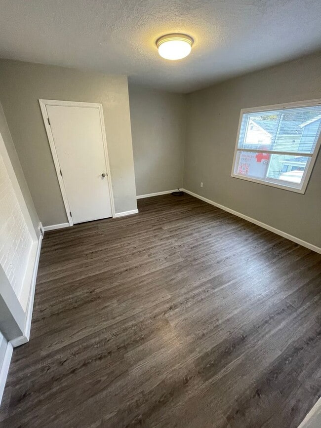 Building Photo - Duplex Building in Mt Washington