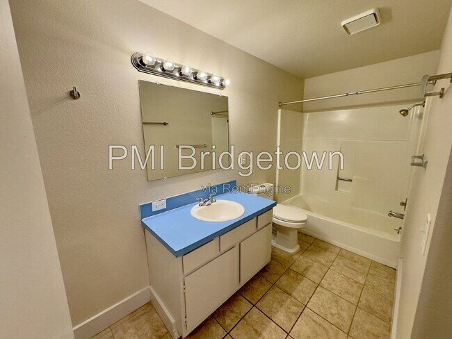 Building Photo - 702 SW 6th Ct