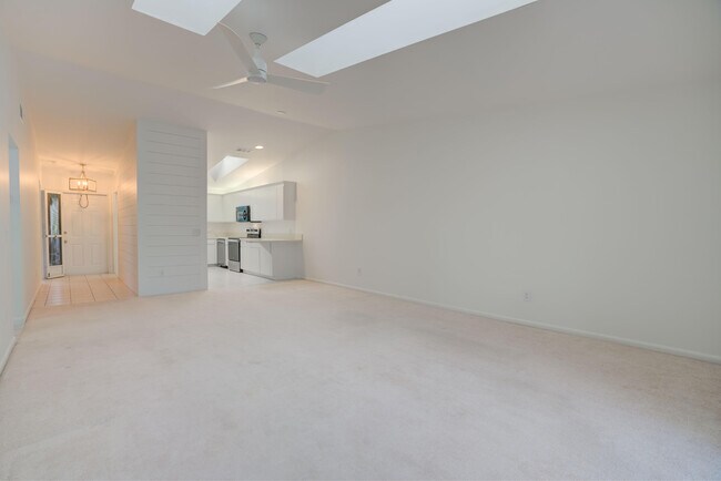 Building Photo - 8291 SE Croft Cir